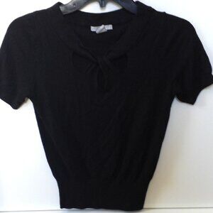 H & M BLACK SWEATER W/CUT OUT DESIGN SIZE XS